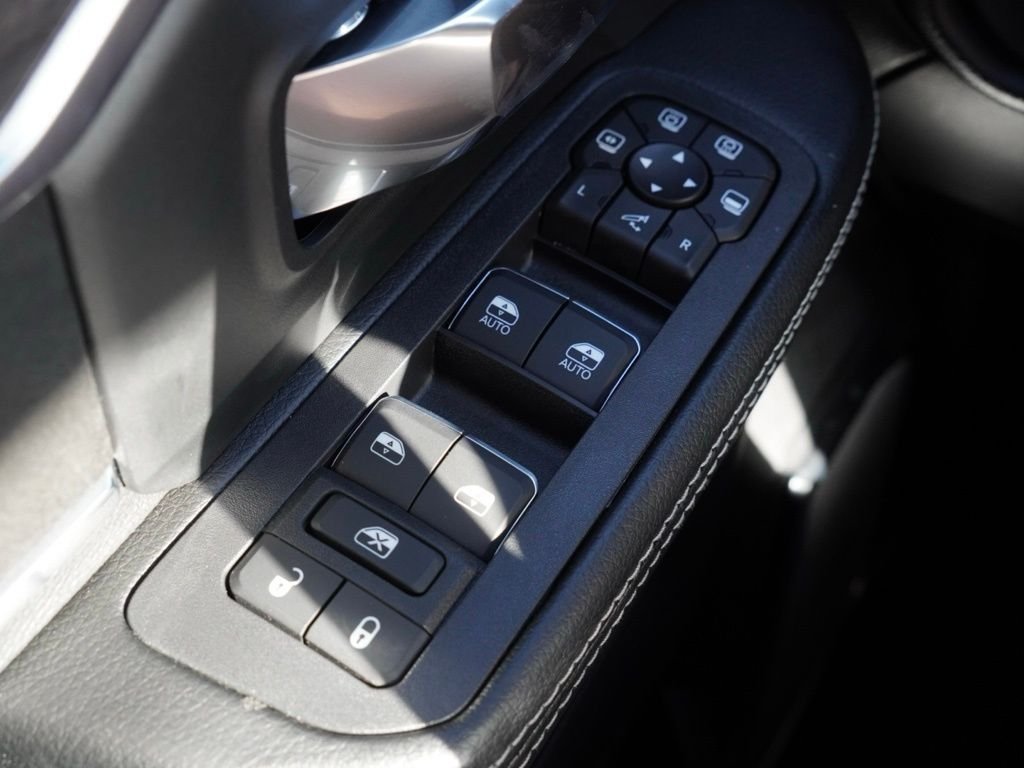 New 2026 Granite Crystal Metallic Clear-Coat Exterior Paint RAM Laramie image 12