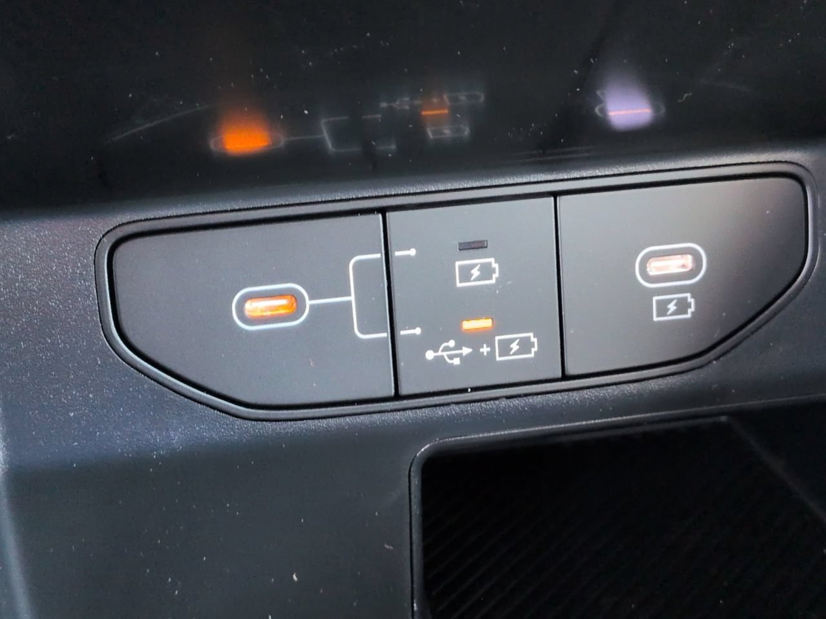 New 2026 Ivory Silver Kia LX image 25