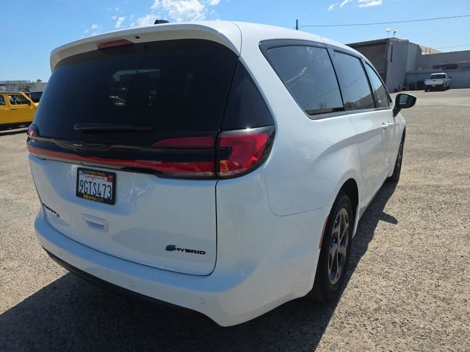 Used 2023 White Chrysler Touring L image 2