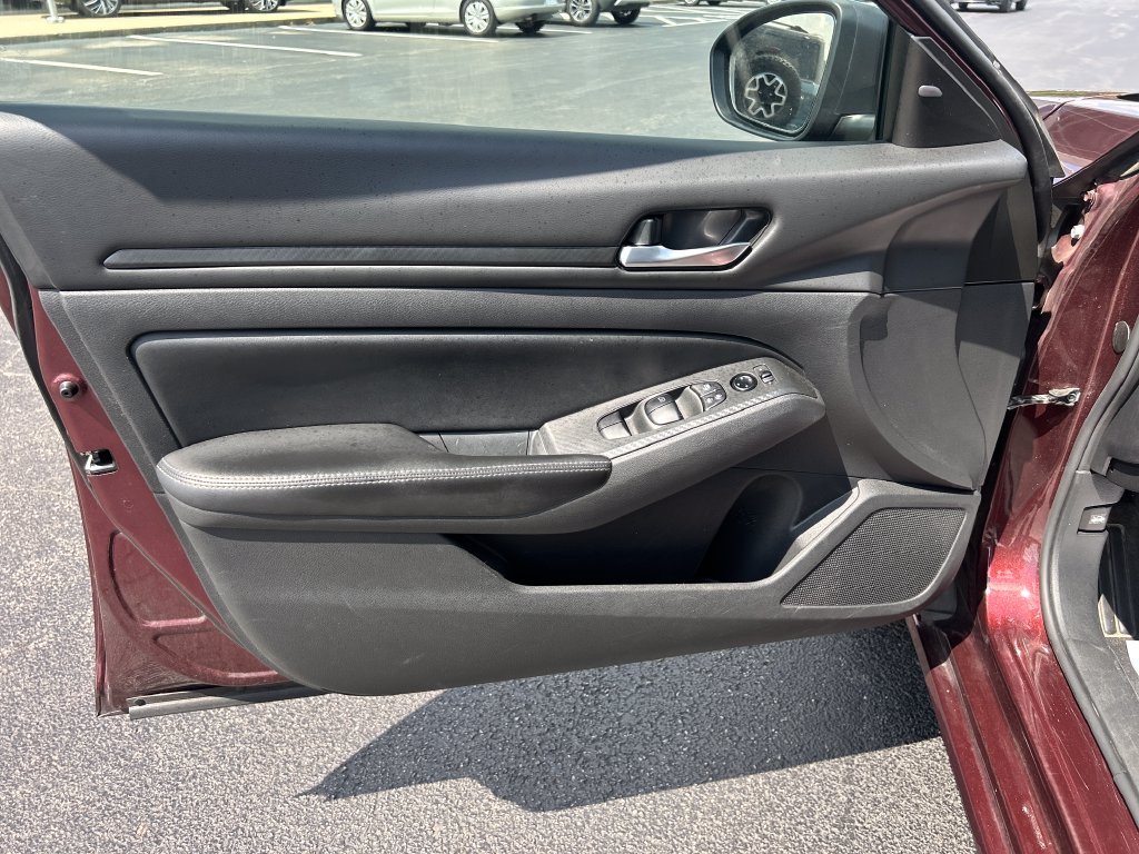Used 2024 Red Nissan 2.5 SV image 12