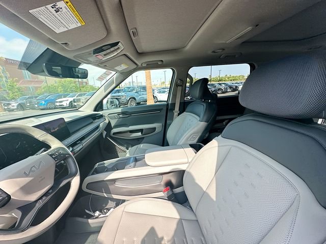 New 2026 Glacial White Pearl Kia Wind AWD image 22