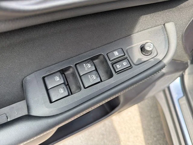 Used 2018 Blue Subaru 2.5i Premium image 17