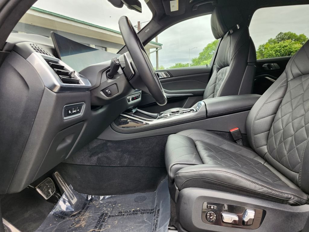 Used 2024 Black BMW xDrive40i image 19