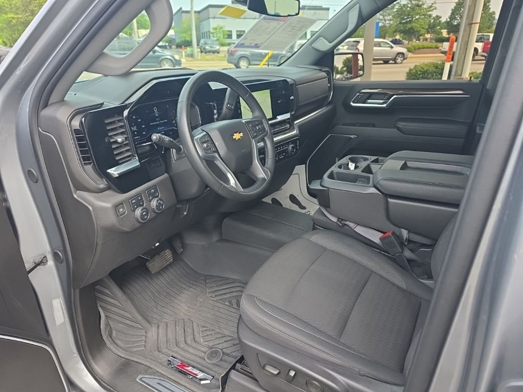 Used 2024 Gray Chevrolet LT image 10
