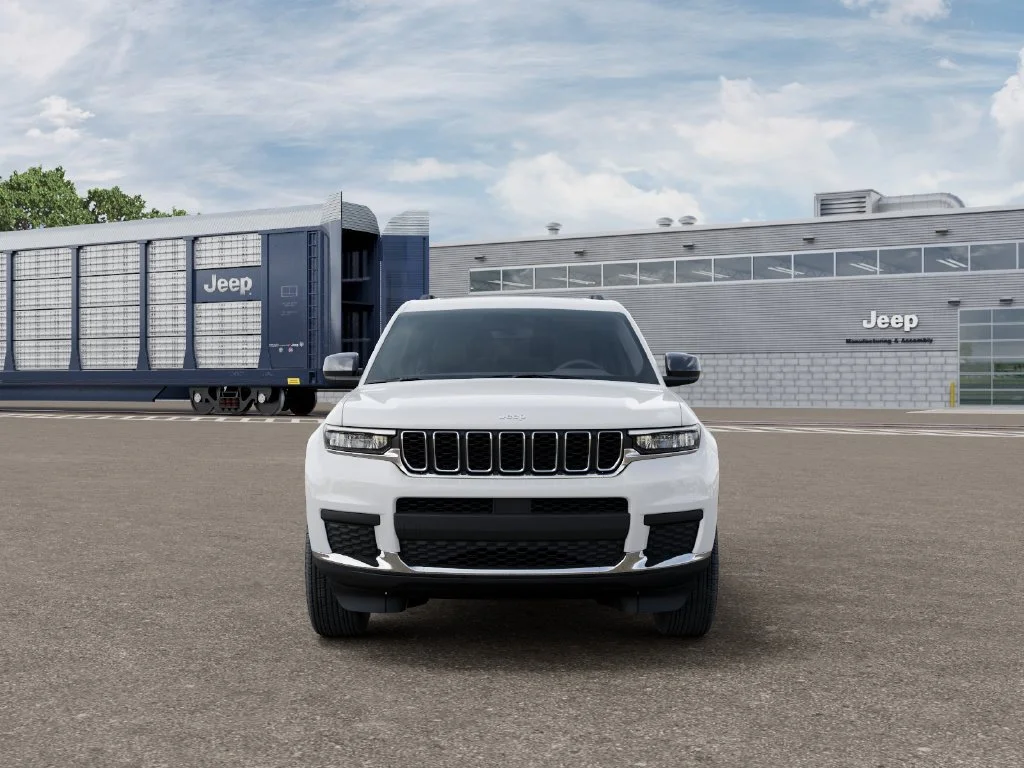 New 2027 White Jeep Laredo X image 6