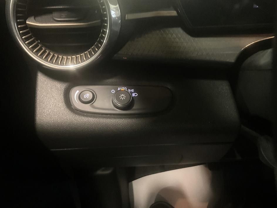Used 2025 White Chevrolet ACTIV image 23