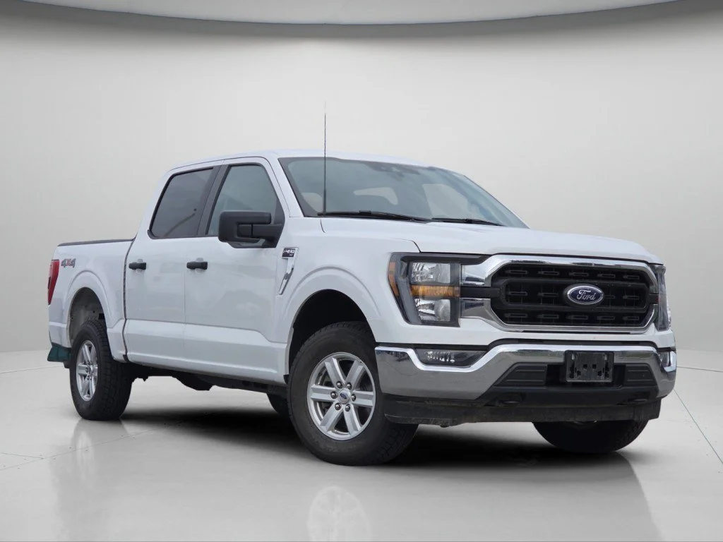 Certified Used 2023 Oxford White Ford XLT image 2