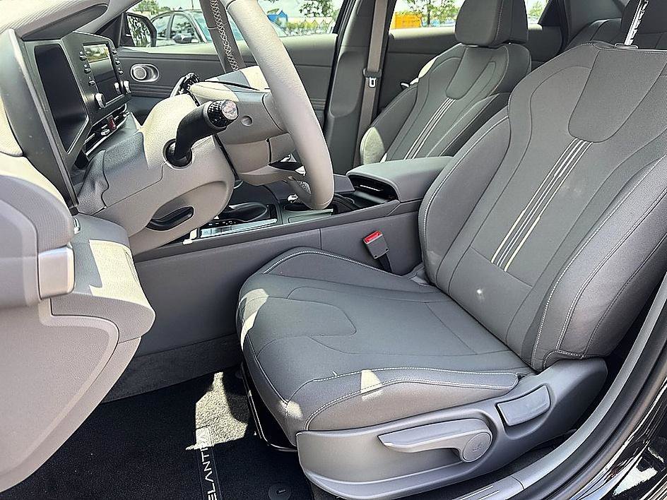 New 2026 Abyss Black Hyundai SEL Sport image 8