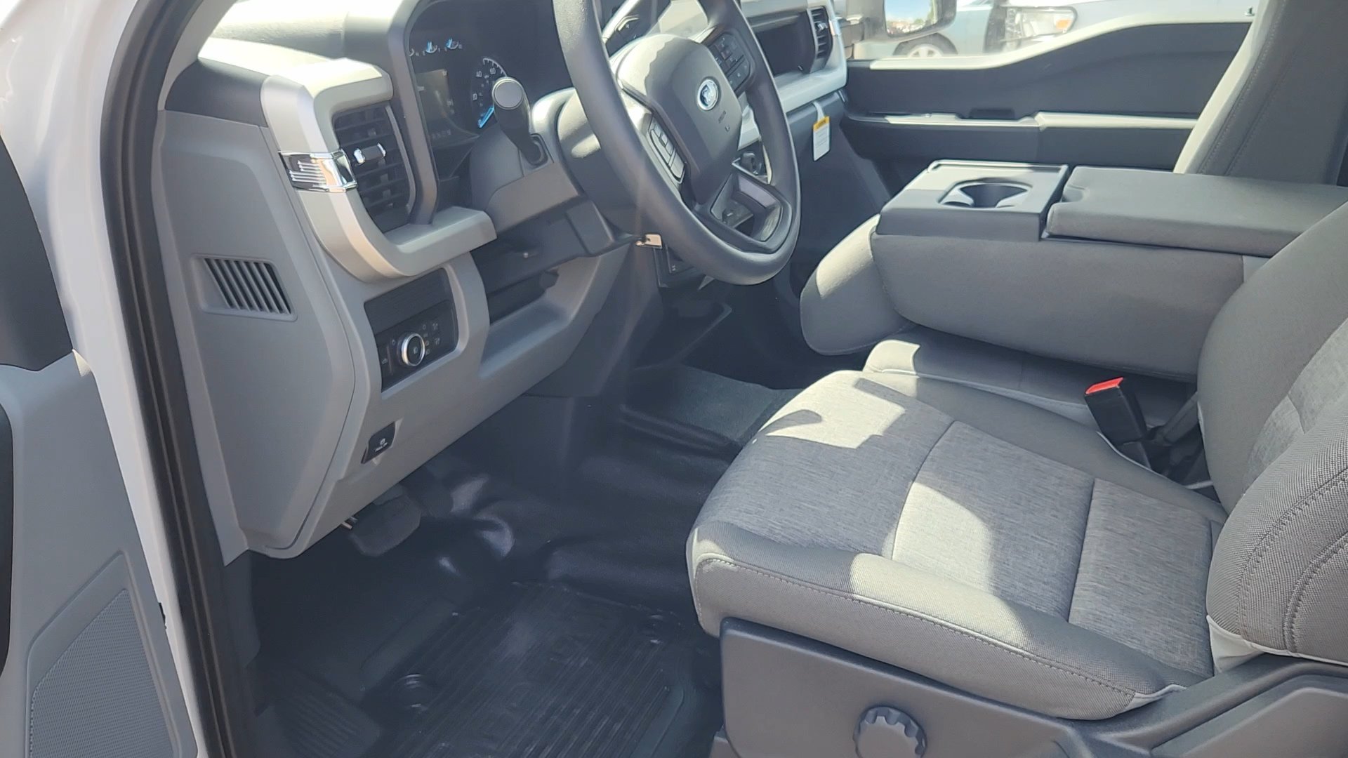 New 2026 Oxford White Ford XL image 31