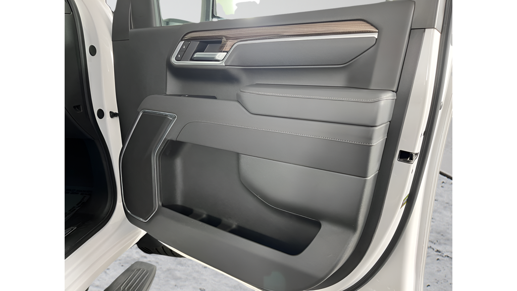 Used 2025 Summit White Chevrolet LT image 15