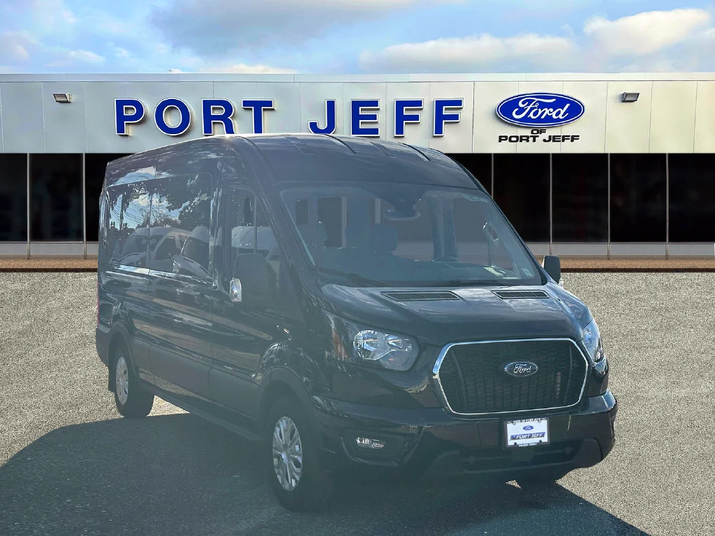 Certified Used 2025 Black Metallic Ford XLT image 3