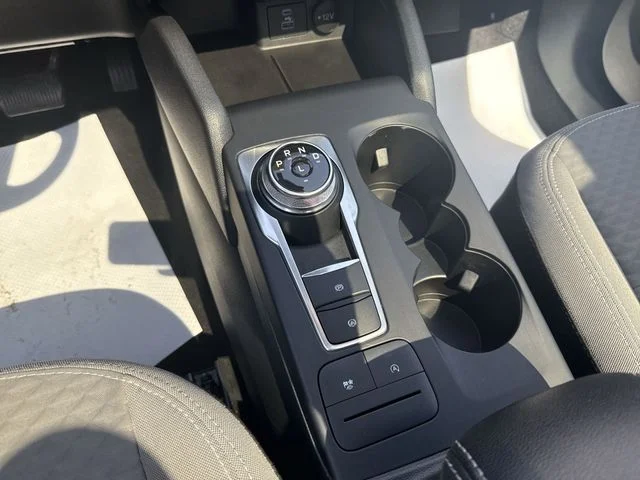 Used 2022 Oxford White Ford SE image 23