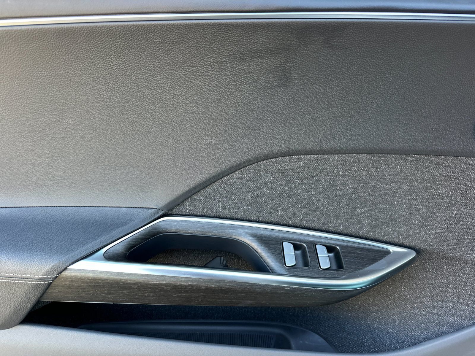 Used 2025  Lucid Touring image 10