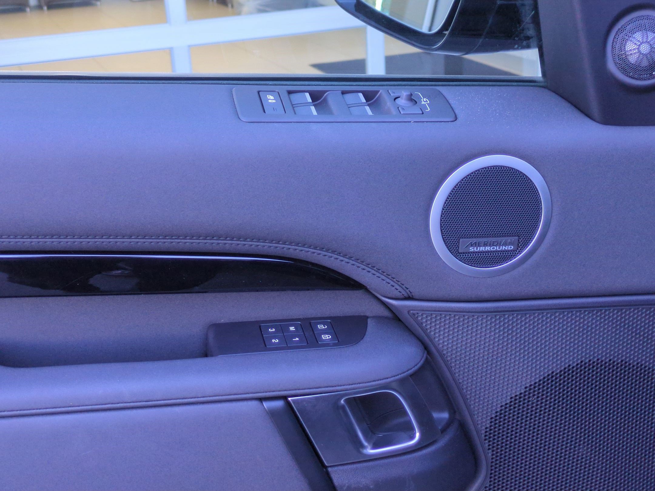 Used 2025 Santorini Black Metallic Land Rover S image 10