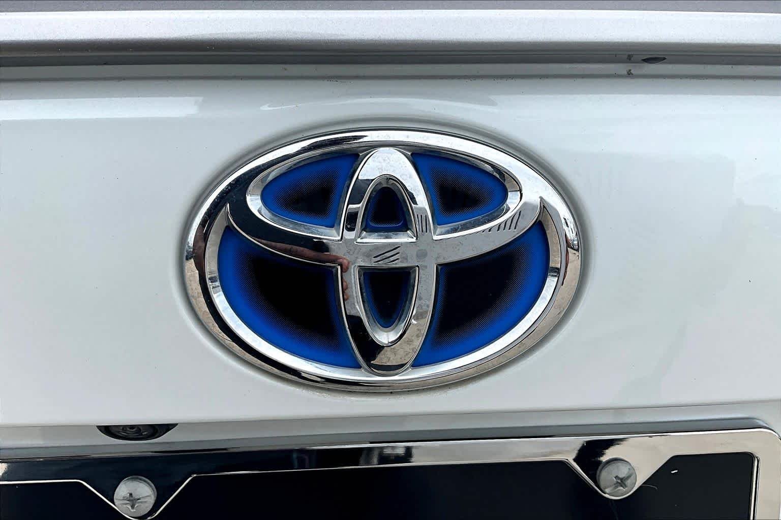 Used 2023 Wind Chill Pearl/Midnight Black Metallic Toyota Hybrid XSE image 31