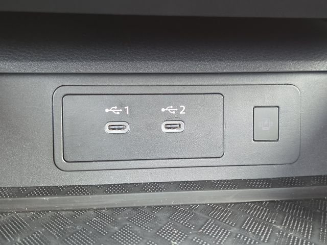 Used 2025 White Pearl Nissan Platinum image 13