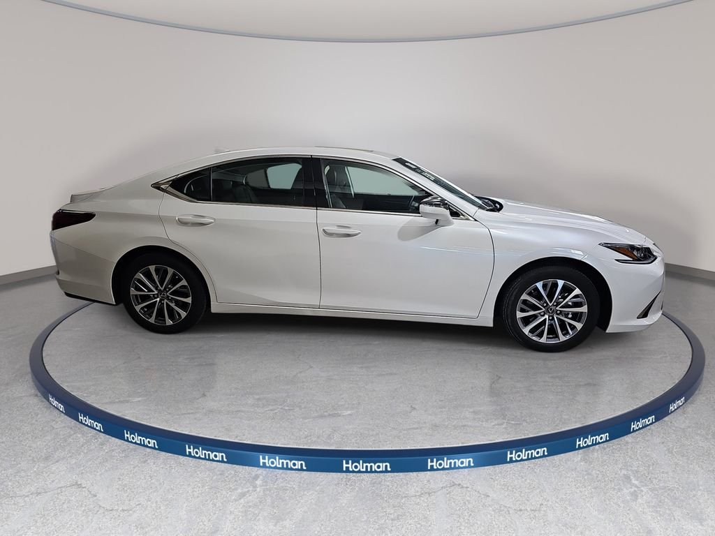 Used 2025 White Lexus 350 image 4