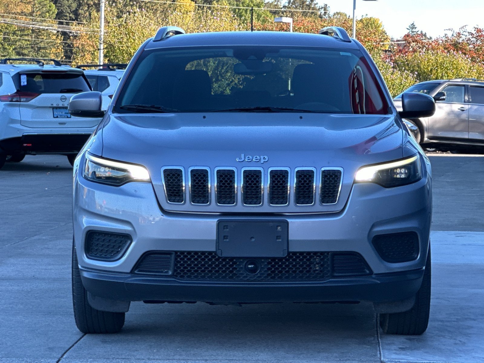 Used 2021 Billet Silver Metallic Clearcoat Jeep Latitude image 9