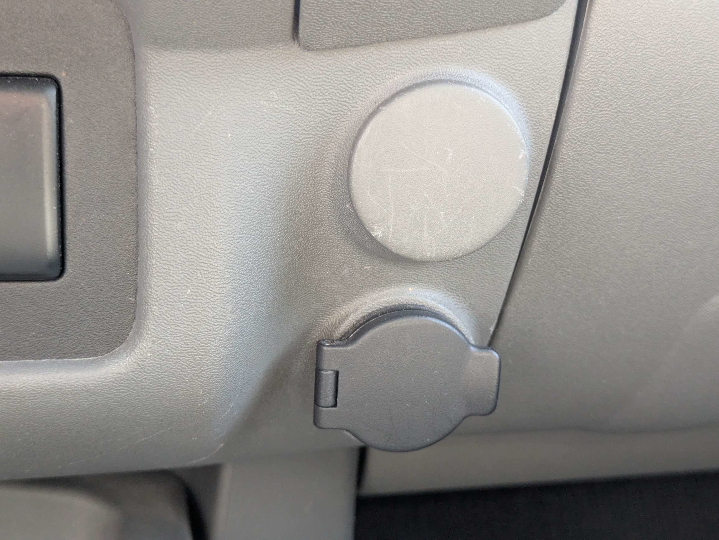Used 2013 White Nissan S image 17