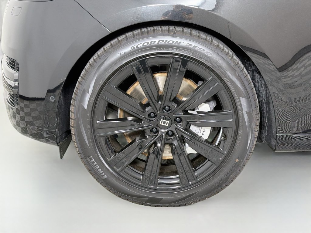 New 2027 Santorini Black Land Rover SE image 33