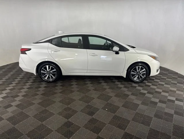 Used 2025 White Nissan 1.6 SV image 4