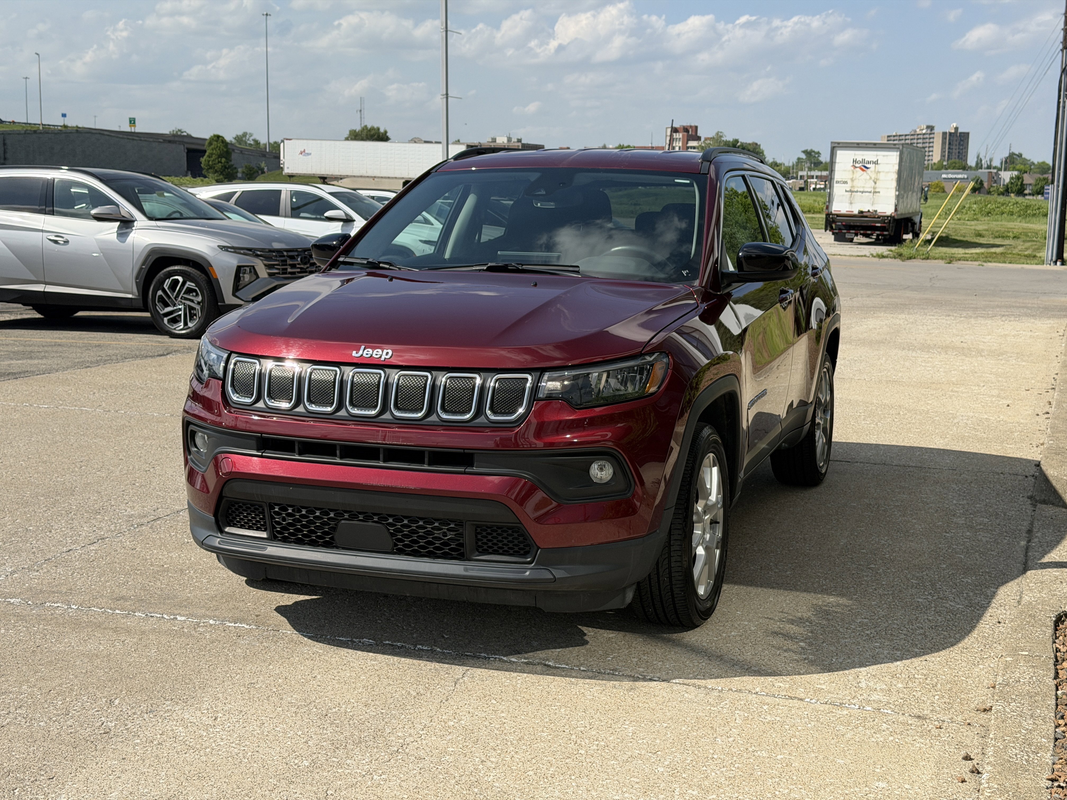 Used 2022 Velvet Red Pearlcoat Jeep Latitude Lux image 14