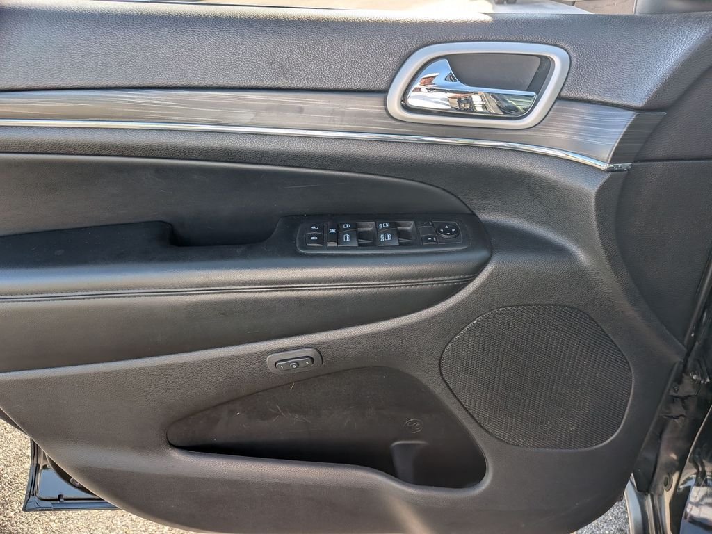 Used 2019 Black Jeep Limited image 31