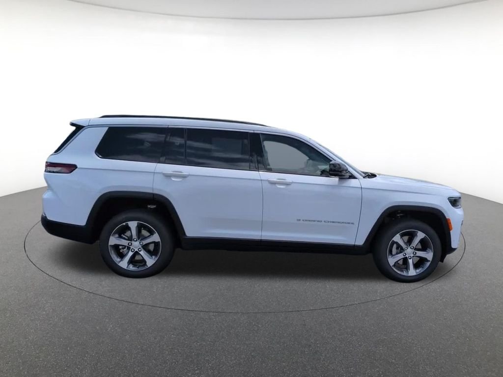 New 2026 Bright White Clear-Coat Exterior Paint Jeep Limited image 4