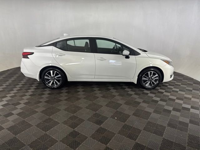 Used 2025 White Nissan 1.6 SV image 4