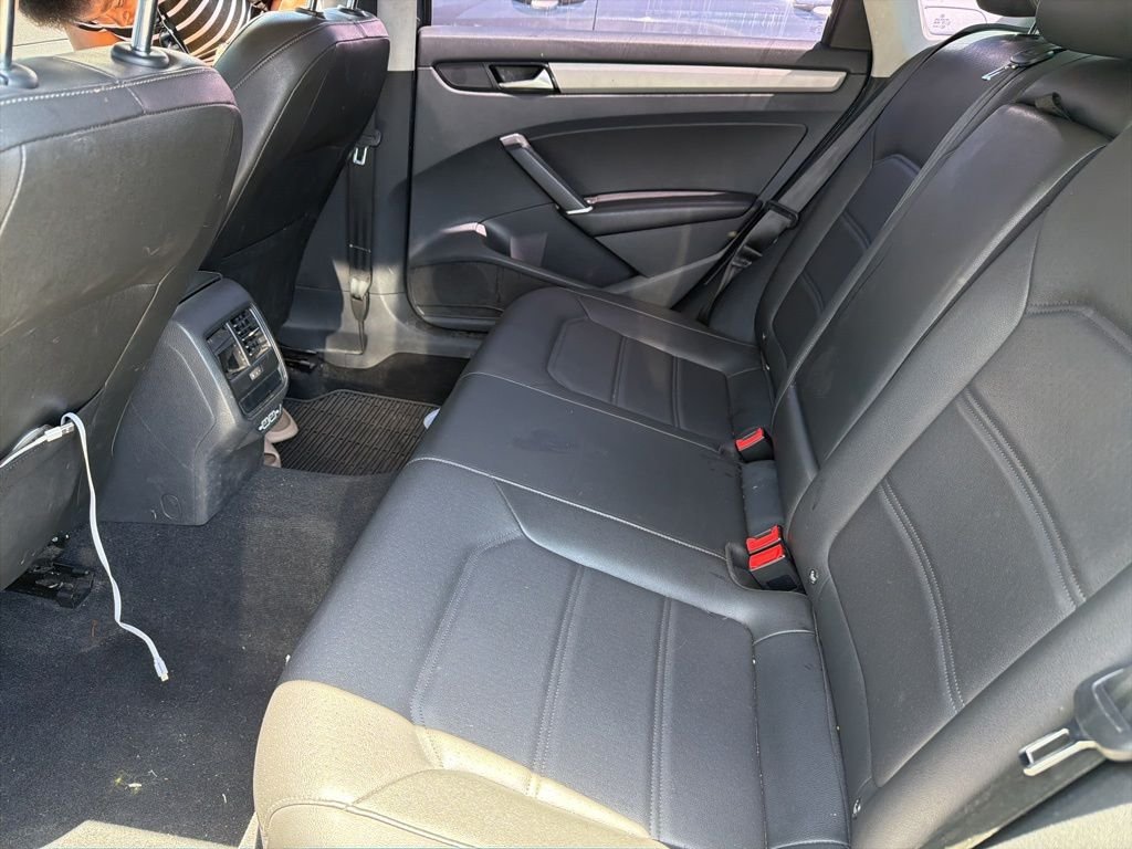 Used 2021 Gray Volkswagen 2.0T SE image 28