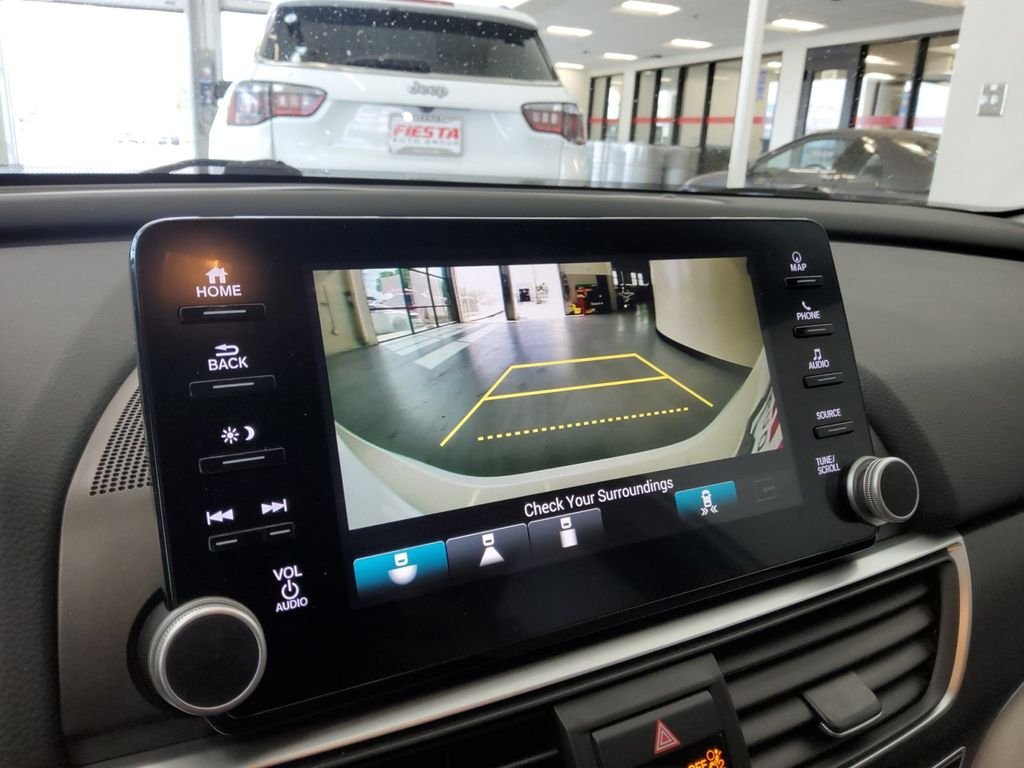 Used 2018  Honda Touring image 26
