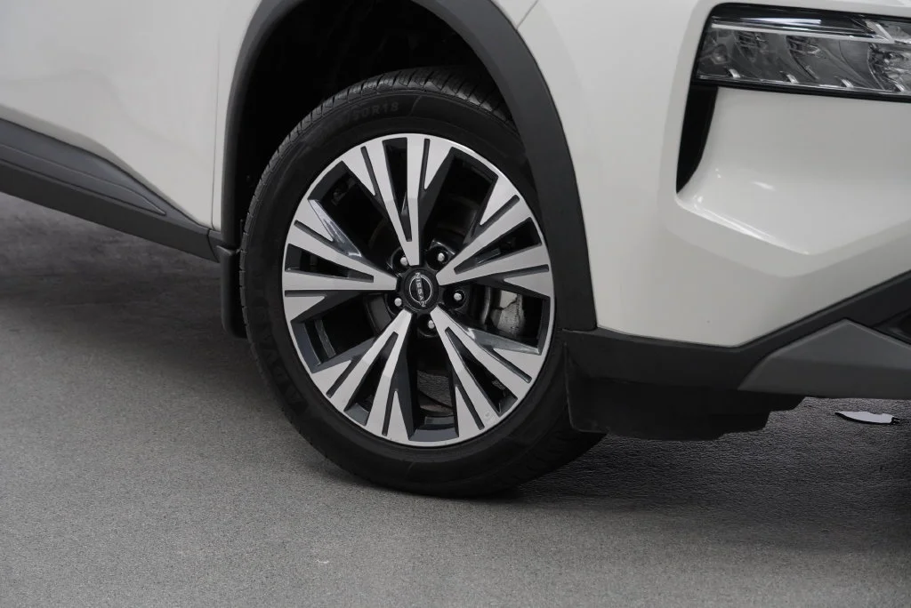 2023 Nissan Rogue SV - Photo 12