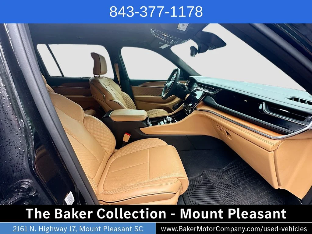 Used 2025 Diamond Black Jeep Summit image 31
