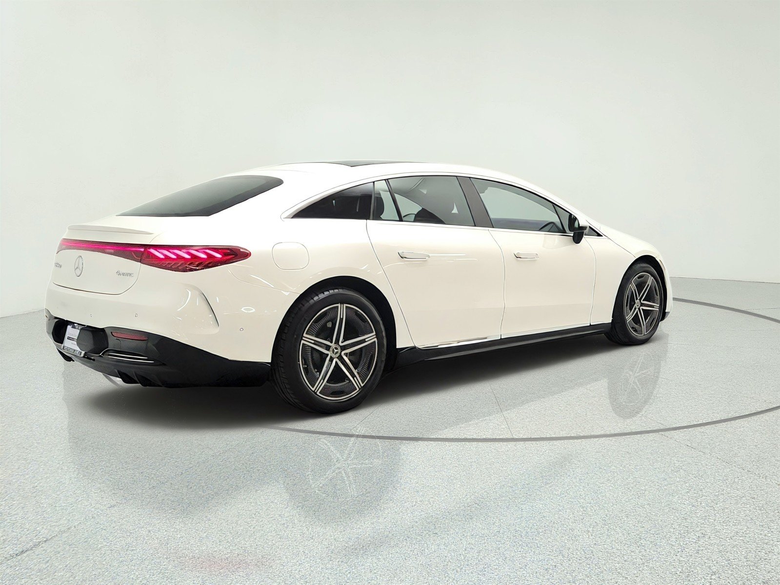 Used 2022 MANUFAKTUR Diamond White Mercedes-Benz EQS 580 4MATIC® Sedan image 5