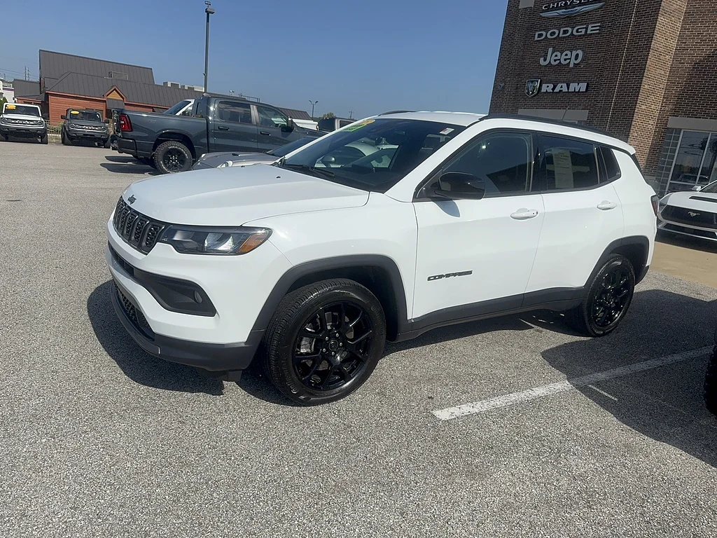 Used 2025 Bright White Clear Coat Jeep Latitude image 3