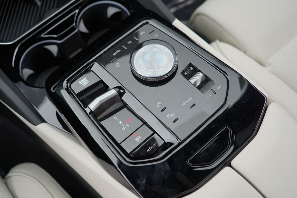 New 2026 Dark Graphite Metallic BMW 530i image 17