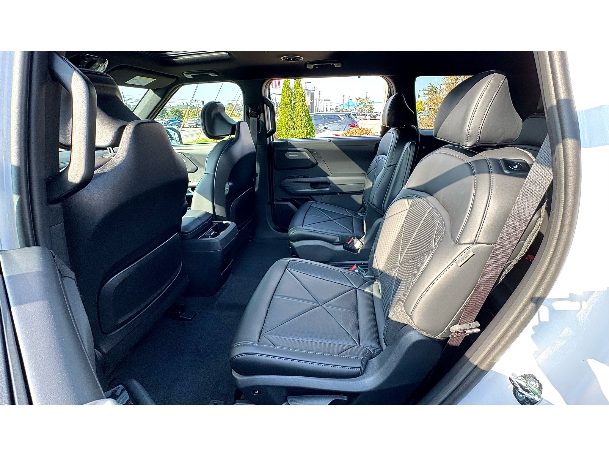 New 2027 Glacial White Pearl Kia EX image 27