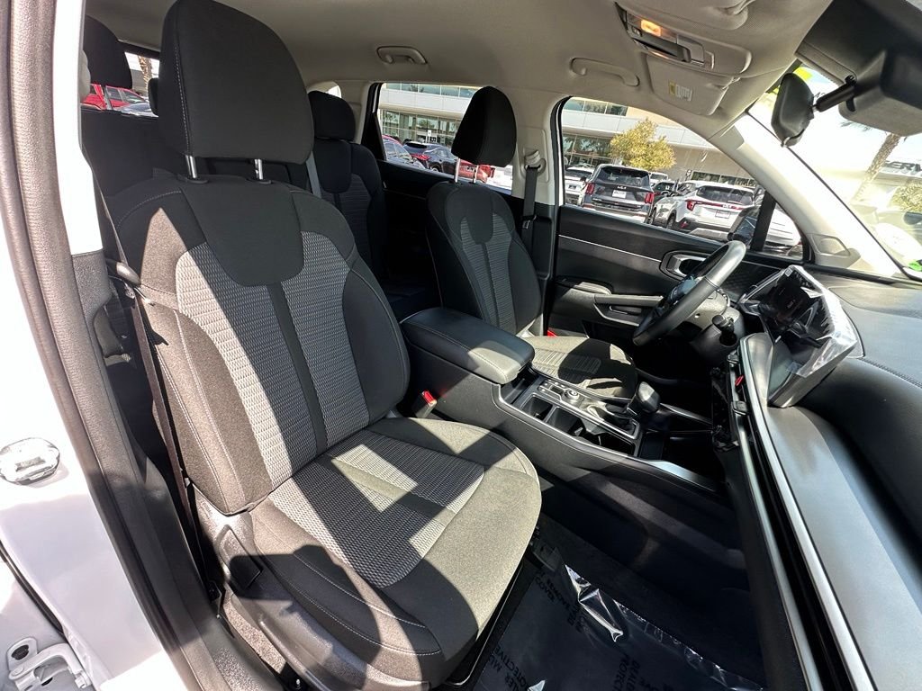 Used 2026 White Kia LX image 21