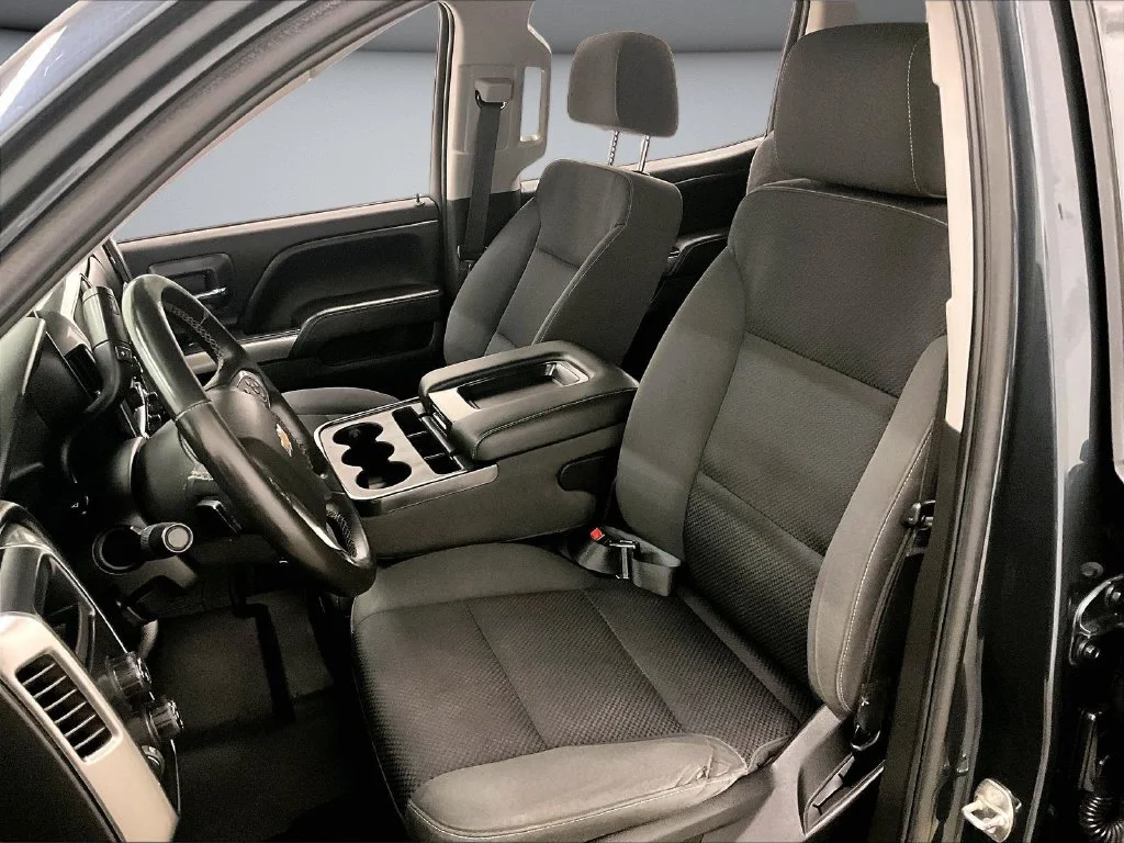 Used 2018 Gray Chevrolet LT image 21