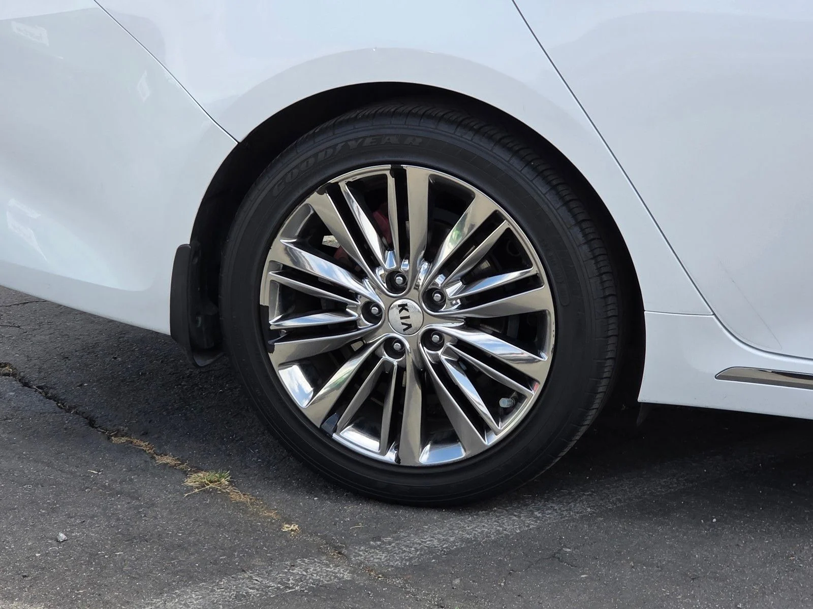 Used 2018 Snow White Pearl Kia SX image 9