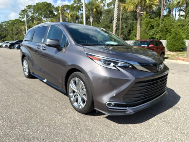 2023 Toyota Sienna Platinum