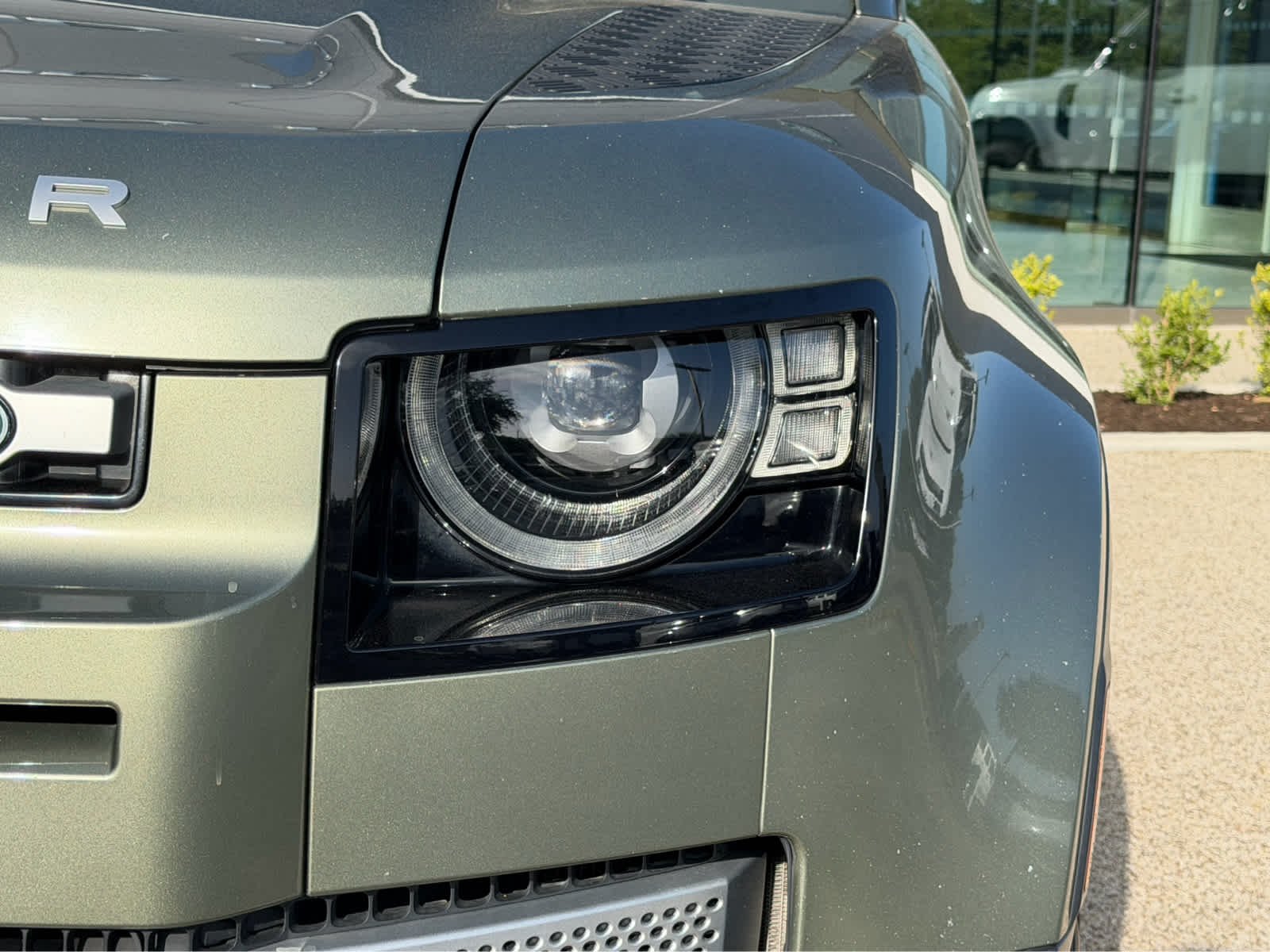 Used 2021 PANGIA GREEN Land Rover SE image 11