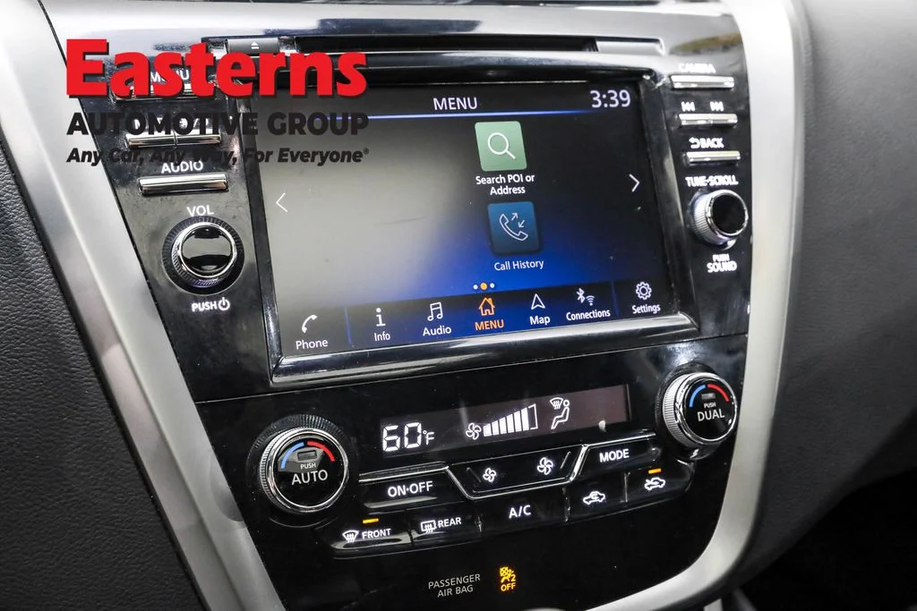 Used 2023 White Nissan SL image 19