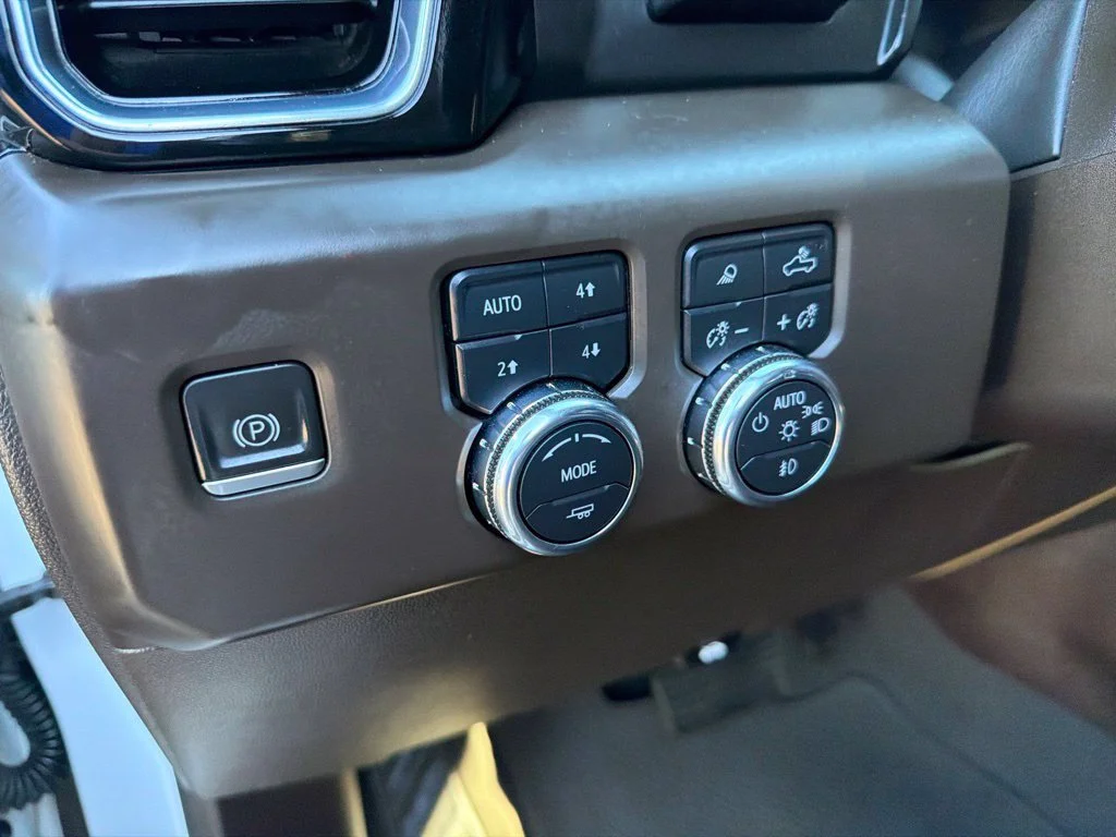 Used 2023 SUMMIT WHITE GMC Denali image 14