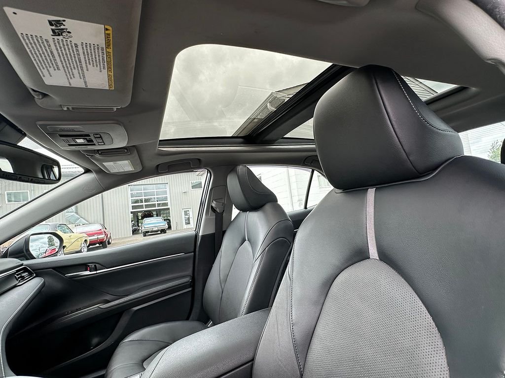 Used 2022  Toyota XSE image 23