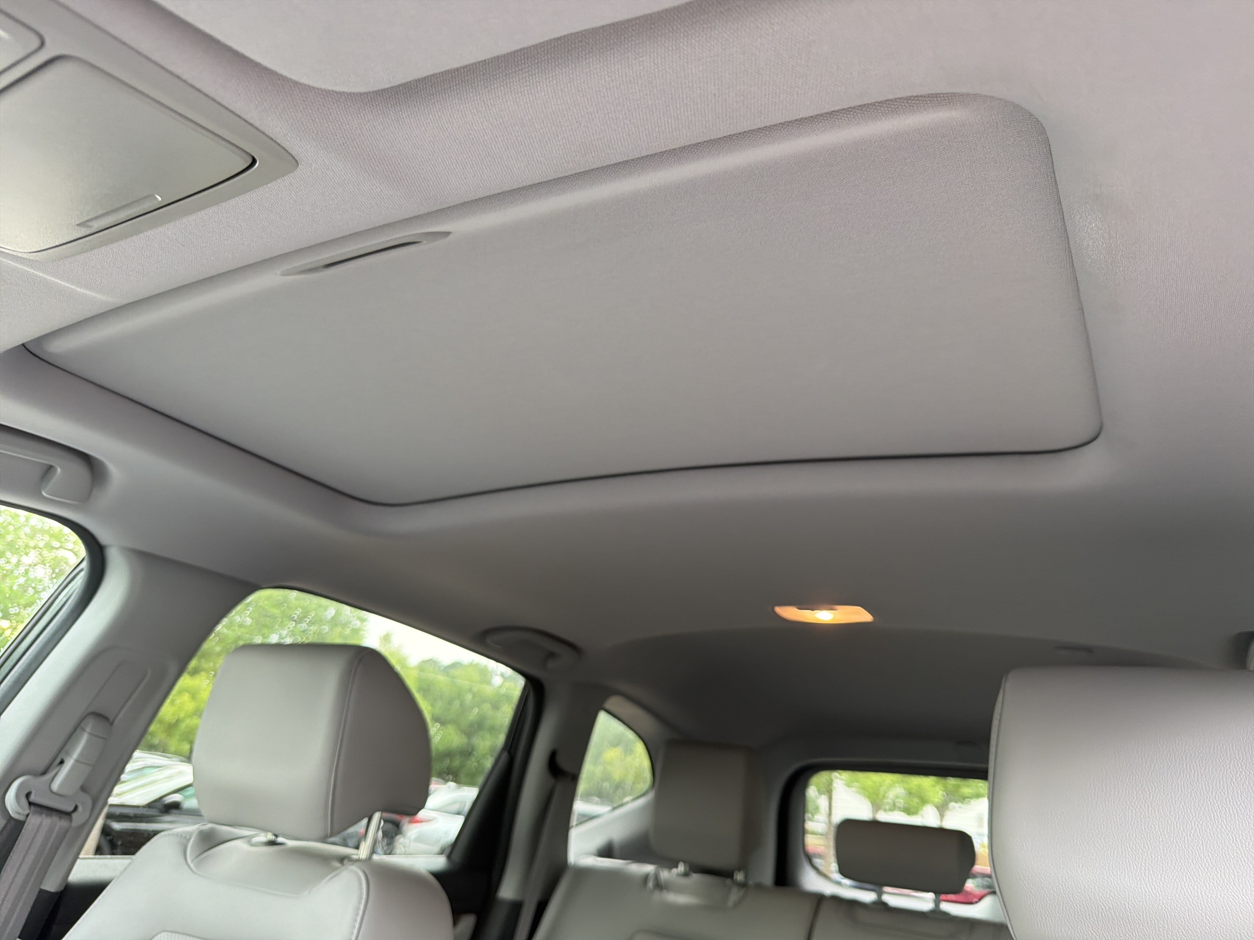 Used 2018 Gunmetal Metallic Honda Touring image 5