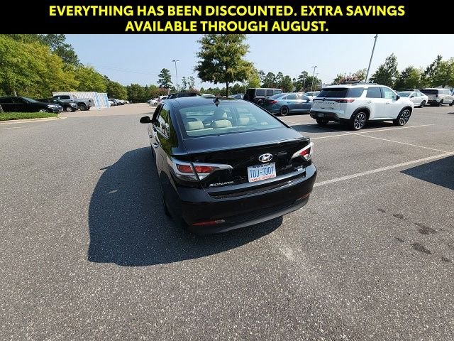 Used 2017 Black Hyundai Limited image 9