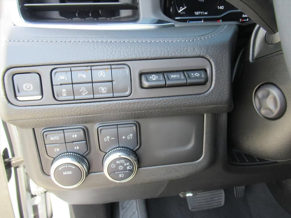 2024 GMC Yukon Denali - Photo 22