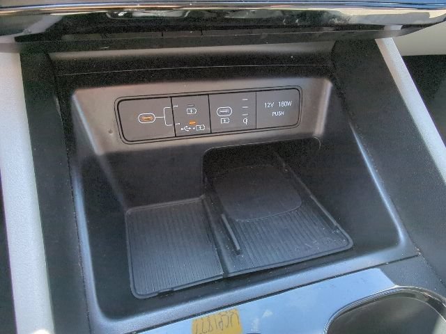 Used 2025  Hyundai SEL image 33