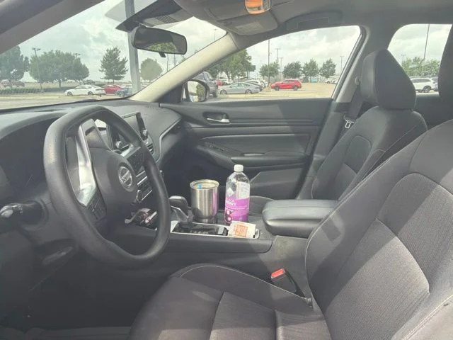 Used 2022 Glacier White Nissan 2.5 S image 9